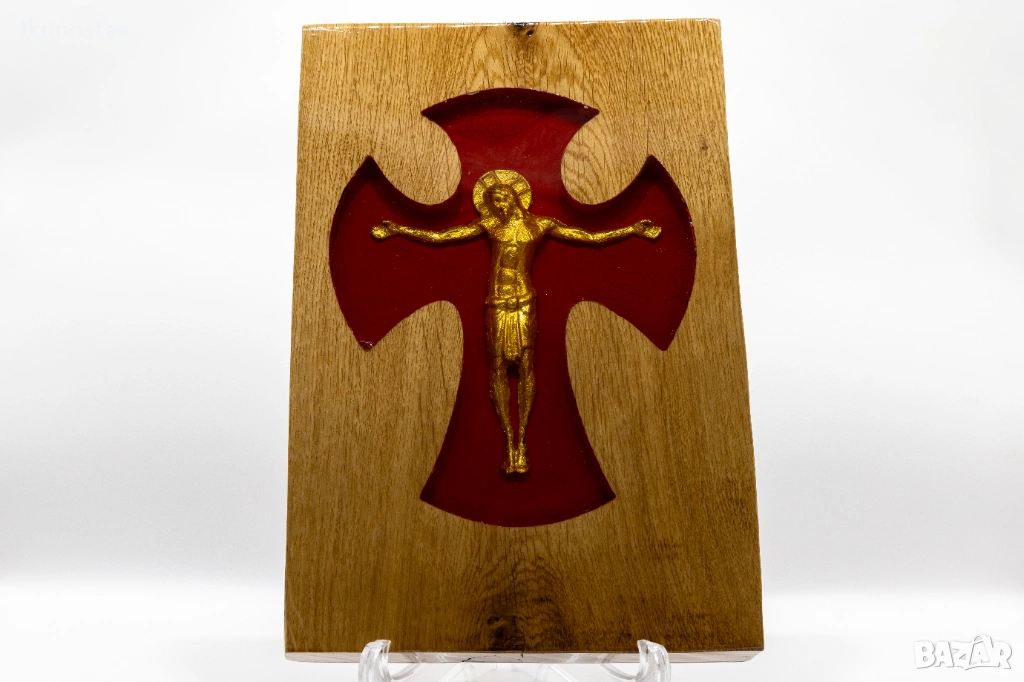 Релефна икона с Разпятието на Исус Христос в смола, снимка 1