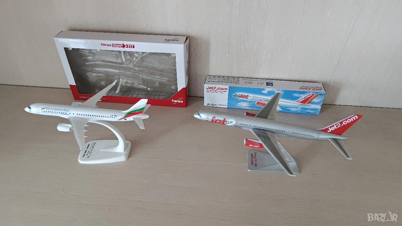 Самолет макет Herpa Snap Fit Bulgaria Air и Jet2 1 към 200, снимка 1