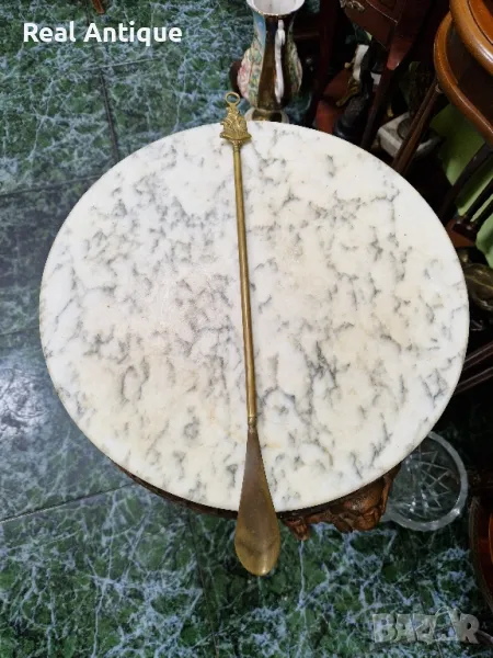 Антикварна английска бронзова обувалка , снимка 1