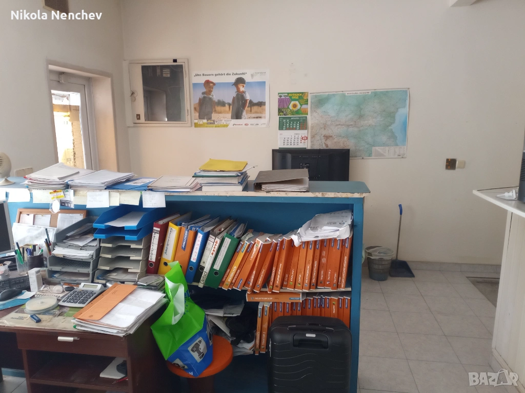 Отдавам под наем търговско помещение със статут на магазин , снимка 1