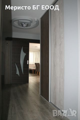 Изработка на мебели за коридор-дървесен цвят със сиво - Меристо БГ ЕООД, снимка 4 - Дърводелски услуги - 46228959