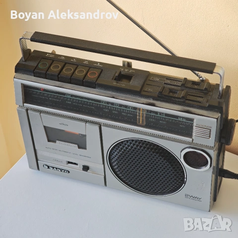SANYO M2429FZ – винтидж радио‑касетофон, 1982г., снимка 3 - Радиокасетофони, транзистори - 53647879