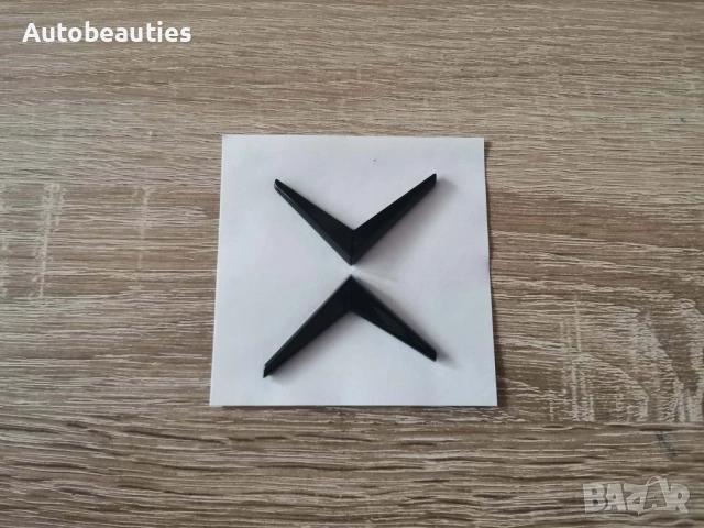 черна емблемa Polestar