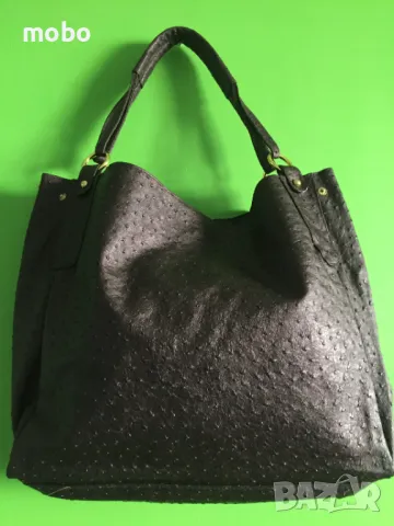 Дамска чанта,от водоустойчива промазка,едно отделение ,затваряне с магнитно копче 