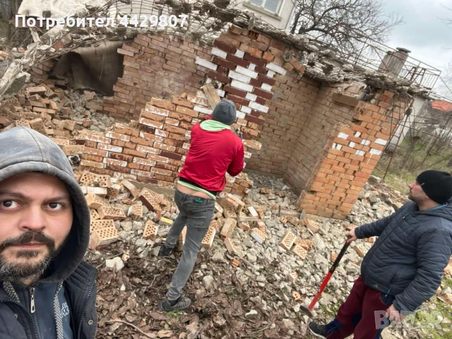 Събаряне на стари сгради