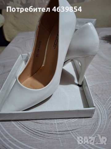 Класически бели токчета за повод – Размер 38, снимка 2 - Маратонки - 52540763