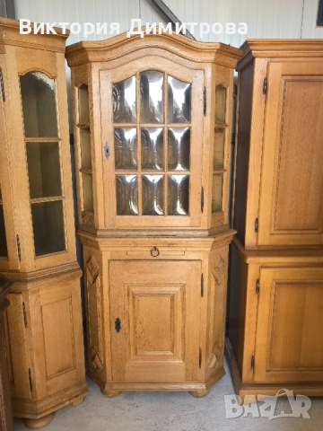 Ъглова витрина Антик 