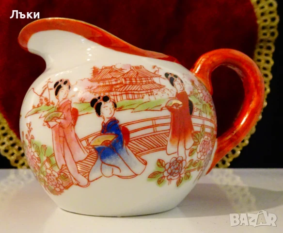 Каничка за мляко японски порцелан,злато. 