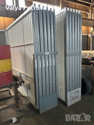 сгъваеми индустриални врати / гаражни врати тип акордеон (folding accordion garage doors / bi-fold o