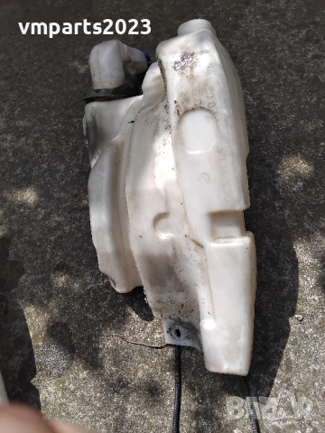 Казанче течност за чистачки Audi A8 D3 Ауди, снимка 6 - Части - 52042984