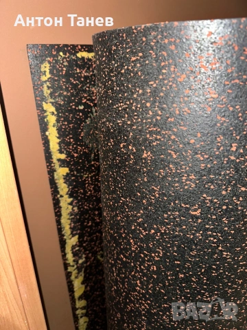 Фитнес настилка  Две парчета по 4 метра дължина и 1.25 метра ширина.  Бяха залепени по погрешка .  Ц, снимка 4 - Други - 53053959