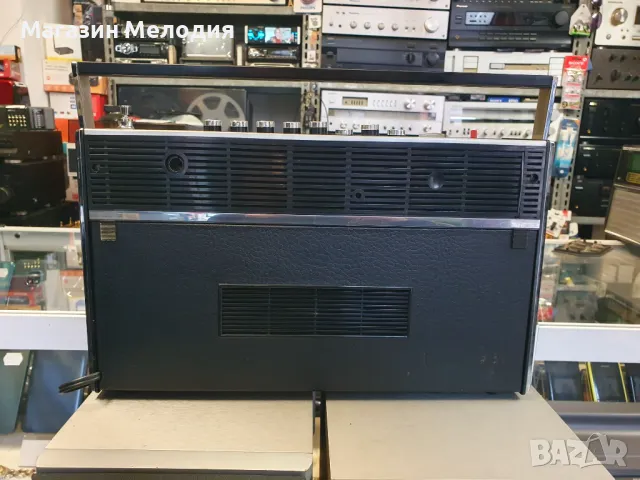 Радио Grundig Concert Boy 209 В отлично техническо и визуално състояние., снимка 12 - Радиокасетофони, транзистори - 49552925