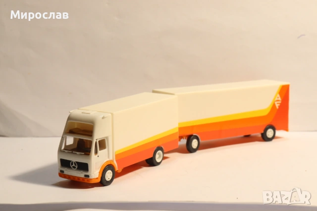 HERPA 1:87 H0 MERCEDES BENZ TIR КАМИОН МОДЕЛ, снимка 2 - Колекции - 53608827