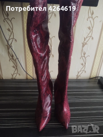 ПРИДАВАМ , ЕЛЕГАНТНИ ЧЕРВЕНИ ВИСОКИ БОТУШИ . ИНТЕРЕСНИ КАТО ЗМИЙСКА КОЖА 