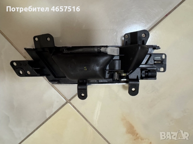 Вътрешна дръжка на задна лява врата с подсветка на Ауди Audi A6 4F само за 40лв. 4F0839019, снимка 2 - Части - 52516419