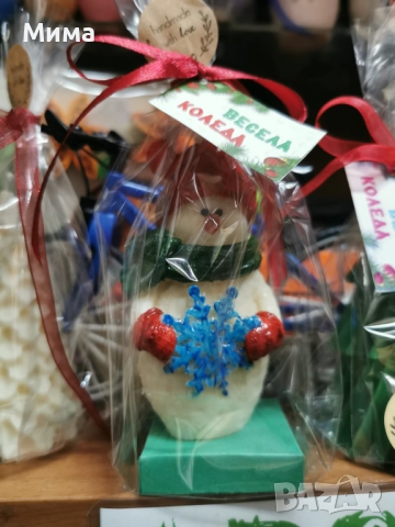 Ароматна коледна свещ - снежен човек-ръчно изработена, снимка 2 - Ръчно изработени сувенири - 52703694