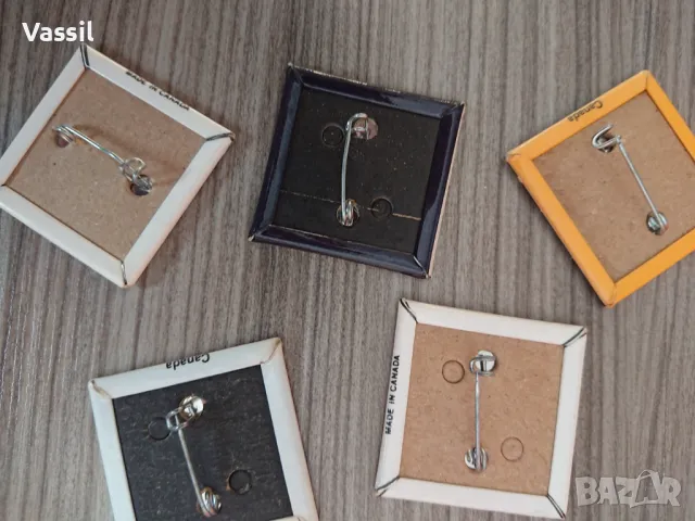 Vintage значки 11 поп рок Police Thompson Def Leppard Duran Bowie Vanilli, снимка 4 - Други - 50176981