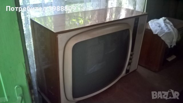 Стар телевизор, снимка 2 - Антикварни и старинни предмети - 44550169