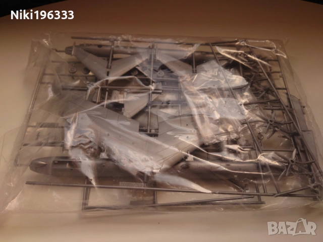 Сглобяем модел самолет Tupolev Tu-95 „Bear D“ - 1:144 Revell (Чисто нов), снимка 4 - Други ценни предмети - 54228696