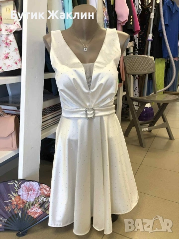 Изящна сатенена рокля обсипана с камъчета , снимка 4 - Рокли - 53989751