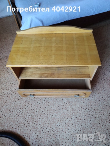 Малък скрин тип шкафче, снимка 2 - Скринове - 51717344