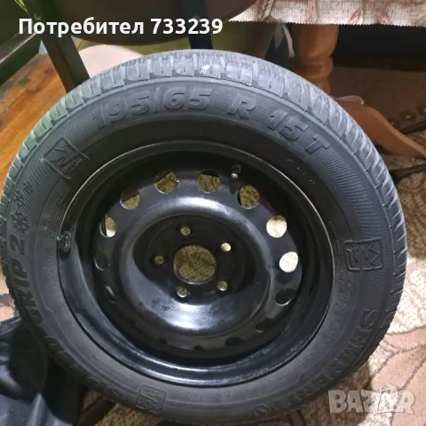 Продавам в комплект автомобилна гума с желязна джанта в много добро състояние, снимка 2 - Гуми и джанти - 46948865