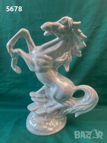 Порцеланова статуетка Жребец -26 см.