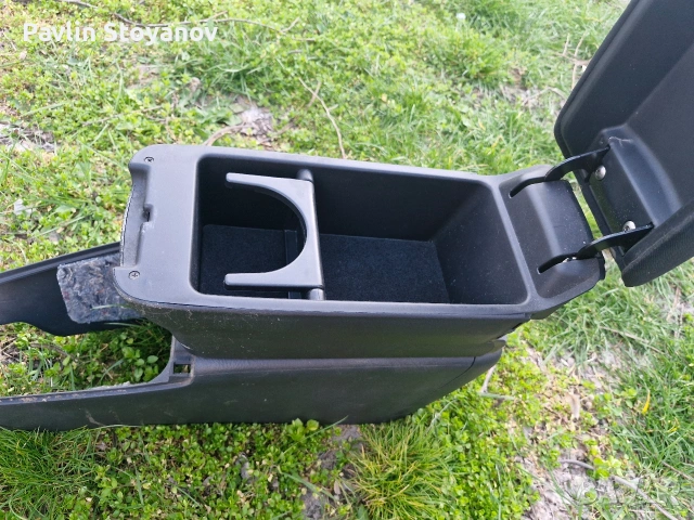 Подлакътник за Toyota avensis T25 || 2003-2006 , снимка 2 - Аксесоари и консумативи - 53829113