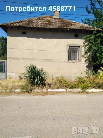 Продава се къща с двор в с.Староселци