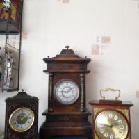 Стари настолни часовници, дървени масивни, електромеханични., снимка 1 - Антикварни и старинни предмети - 40696059