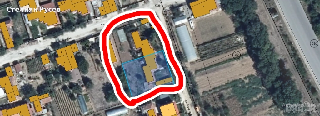 2 имота -232кв къща   / парцел 1440 кв двор  в с. Калипетрово, зад детската градина на ул. Зелен Син, снимка 1