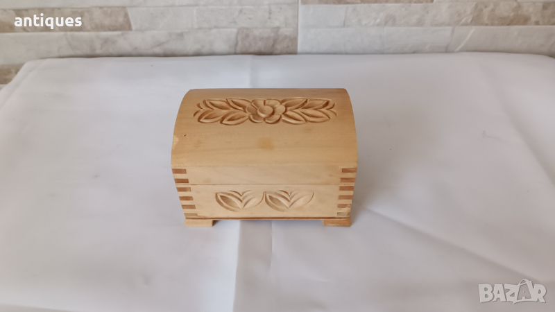 Стара дървена кутия с форма на сандък - пирография - Българска, снимка 1