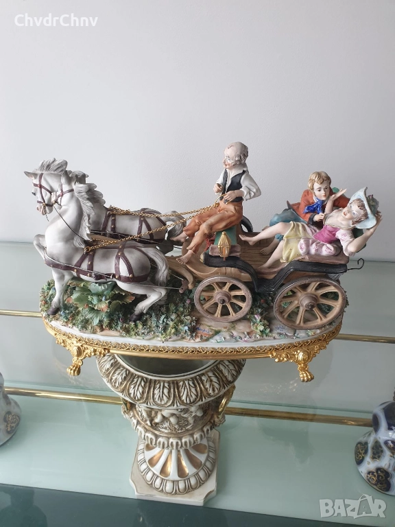 Capodimonte скулптура 45см/Каподимонте стара голяма порцеланова фигура-композиция/карета-любовници, снимка 1
