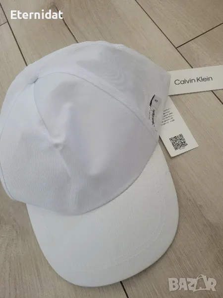 Бяла шапка с козирка CALVIN KLEIN , снимка 1