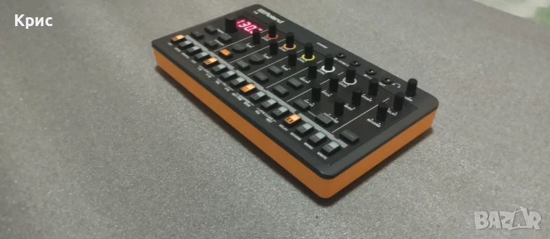 Roland T-8 – компактен и мощен барабанен секвенсър и бас синтезатор 190 лв., снимка 1