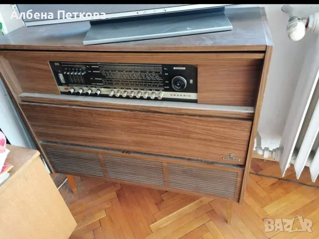 Музикален шкаф Grundig с грамофон , снимка 1 - Шкафове - 46965277