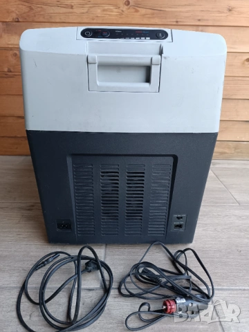 Хладилна чанта DOMETIC  Waeco.  12/24/220 волта , снимка 2 - Хладилни чанти - 53650049