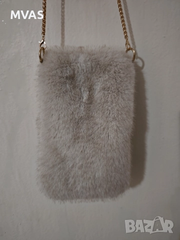Нова малка бежова мека пухена чанта месинджър , снимка 3 - Чанти - 51774227