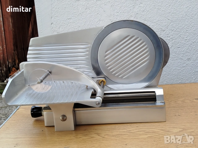 Професионална колбасорезачка VEGA , снимка 15 - Обзавеждане на кухня - 54267508