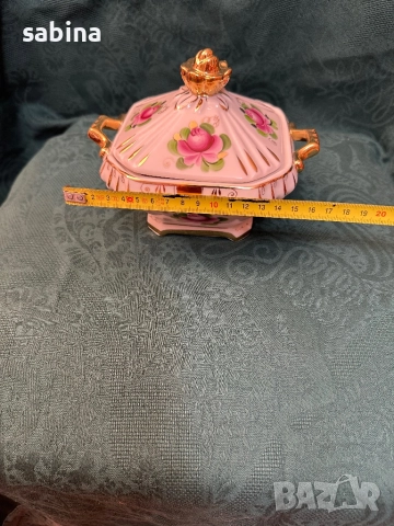 Нова бонбониера/захарница Гжел (Гжель), подходяща за подарък. От по-редките в розово и златно, снимка 4 - Антикварни и старинни предмети - 52973434