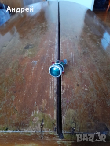 Стар светлинен индикатор за автомобилно табло