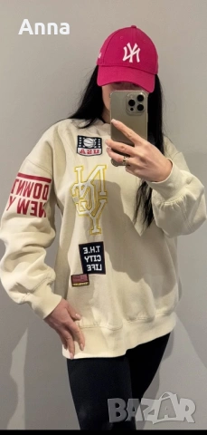 Стилно дамско спортно яке, пролетно-есенен вариант. Марка H&M. Универсален размер. Добро състояние.