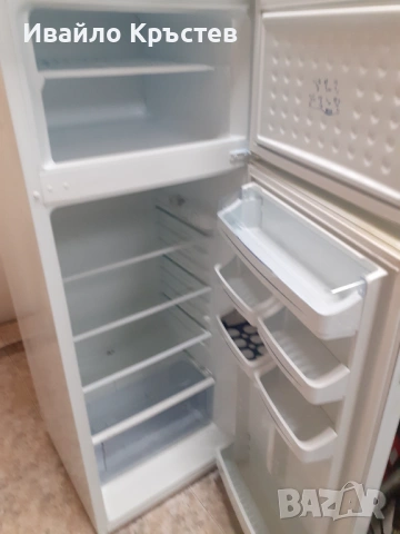 Продавам хладилник с камера 