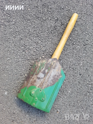 Сгъваема лопатка мотика