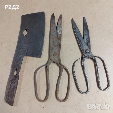 стар сатър и ковани ножици 