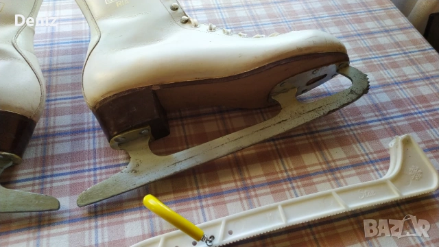 Оригинални ретро кънки за лед — Adidas, снимка 13 - Зимни спортове - 53633495