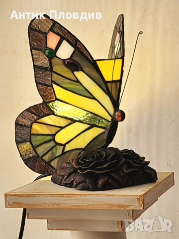 Настолна лампа Tiffany стил – пеперуда