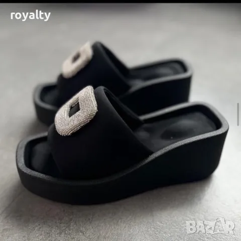 Чехли на платформа - черни