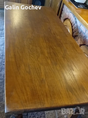 масивна трапезна маса