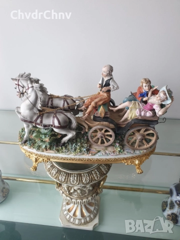 Capodimonte скулптура 45см/Каподимонте стара голяма порцеланова фигура-композиция/карета-любовници